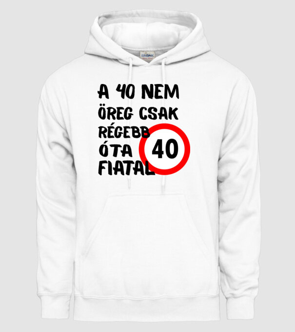40 éves minta fehér pólón