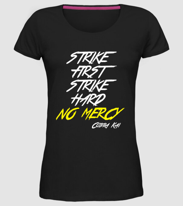 Cobra Kai minta fekete pólón