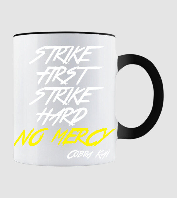 Cobra Kai minta fekete pólón