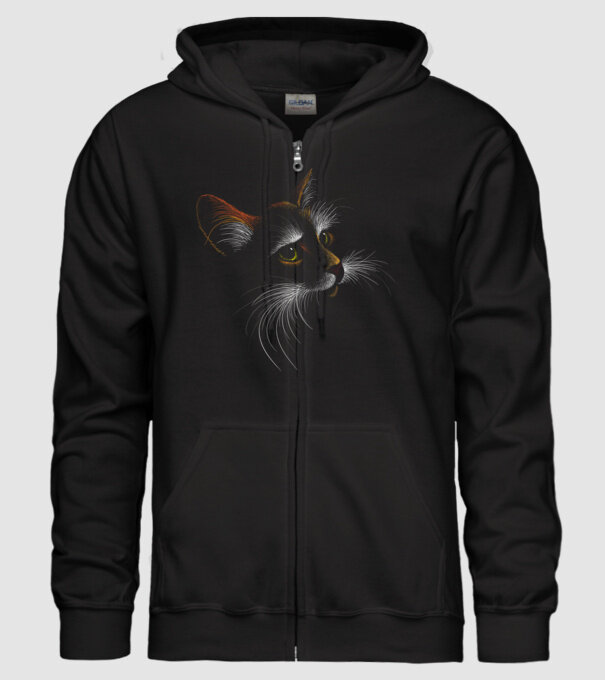 Cat minta fekete pólón