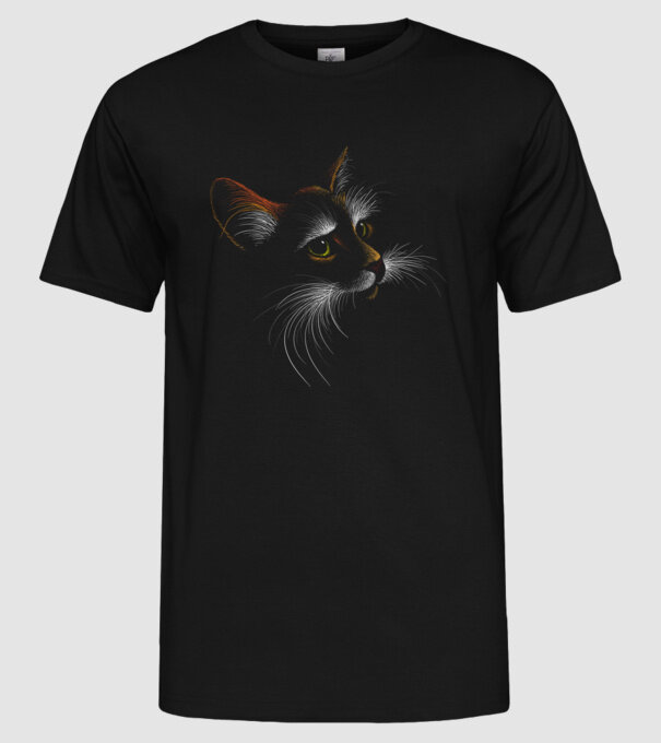 Cat minta fekete pólón