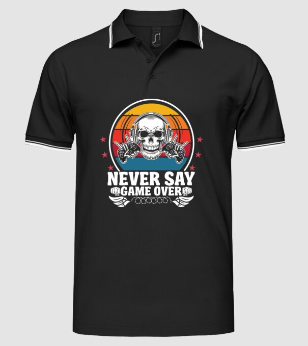 Gamer minta fekete pólón