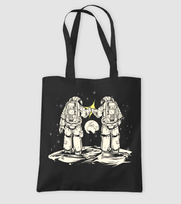 Bump Fist Astronaut minta fekete pólón