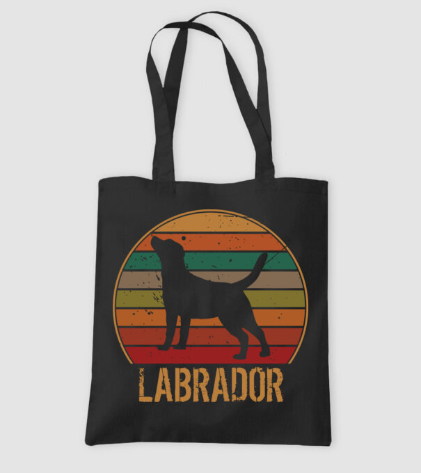 Labrador minta fekete pólón