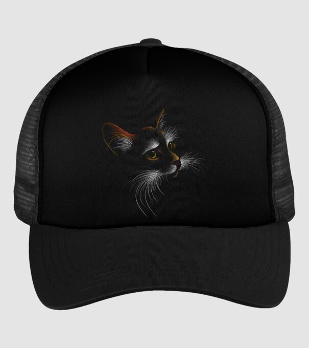 Cat minta fekete pólón