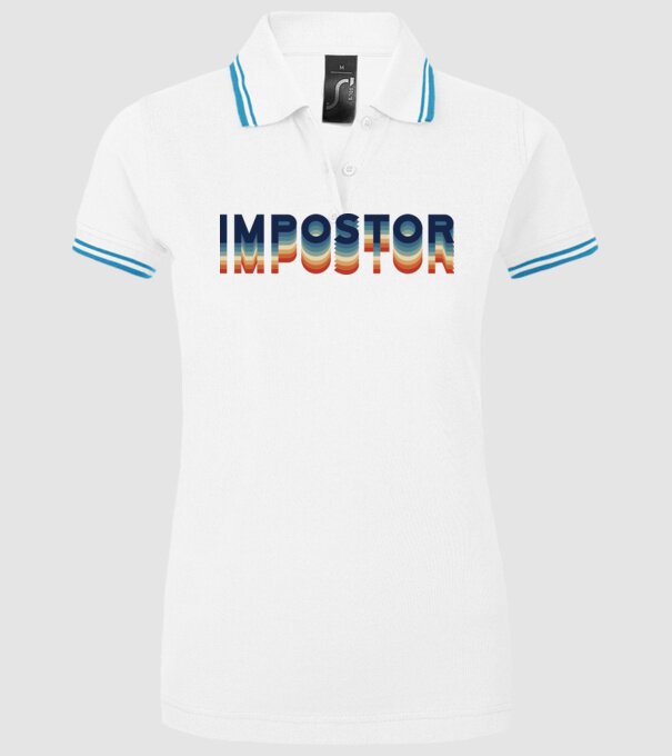 Impostor minta fehér pólón