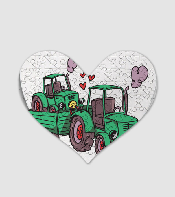 Cuki traktor minta fehér pólón