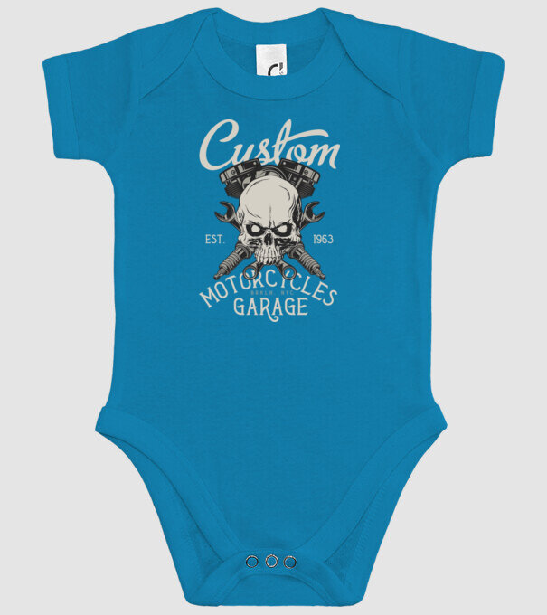 Kerozin Skull 03 minta türkiz pólón