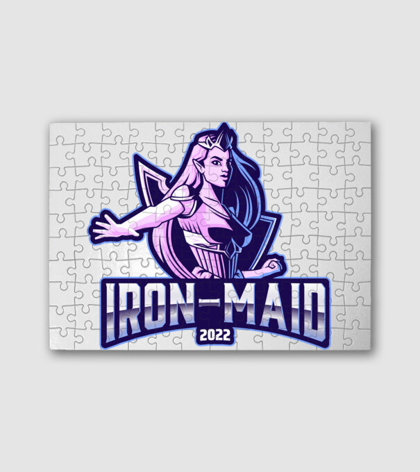 Iron Maid2 minta fehér pólón