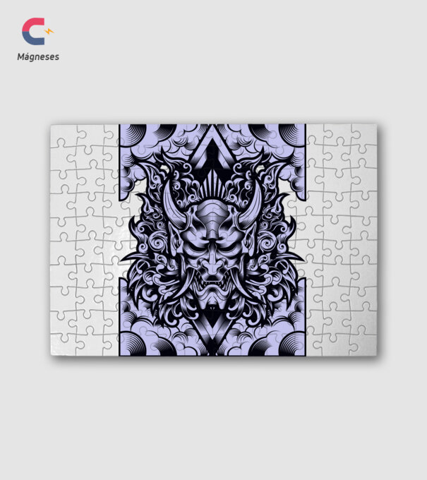 A oni-mask-angry minta fehér pólón