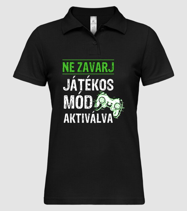 Játékos mód aktiválva minta fekete pólón